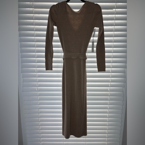 Aritzia Babaton Dress Womens Small Henley Sweater Merino Wool Belt MInimalist - Picture 6 of 6